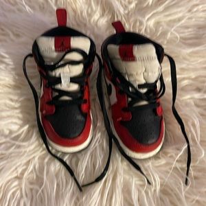 AIR JORDAN MID 1 SE “Diamond” 7C Toddler Sneakers Black/Red
